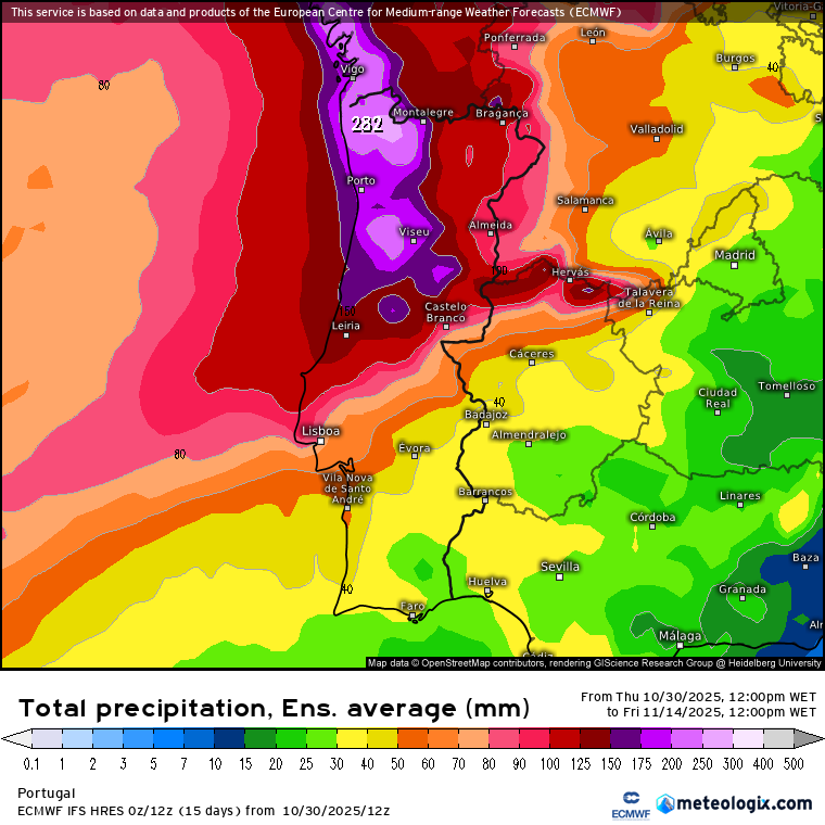 Um mês com bastante chuva, e depressões Atlânticas, ou o anticiclone consegue estabelecer-se? Eis a questão! - Vórtice polar alterado, será que o frio pode aparecer? - Saiba a previsão do tempo em novembro! Chuva acumulada na primeira quinzena de novembro - média da previsão ECMWF - EPS. Quase a chuva normal para todo o mês no Norte\Centro