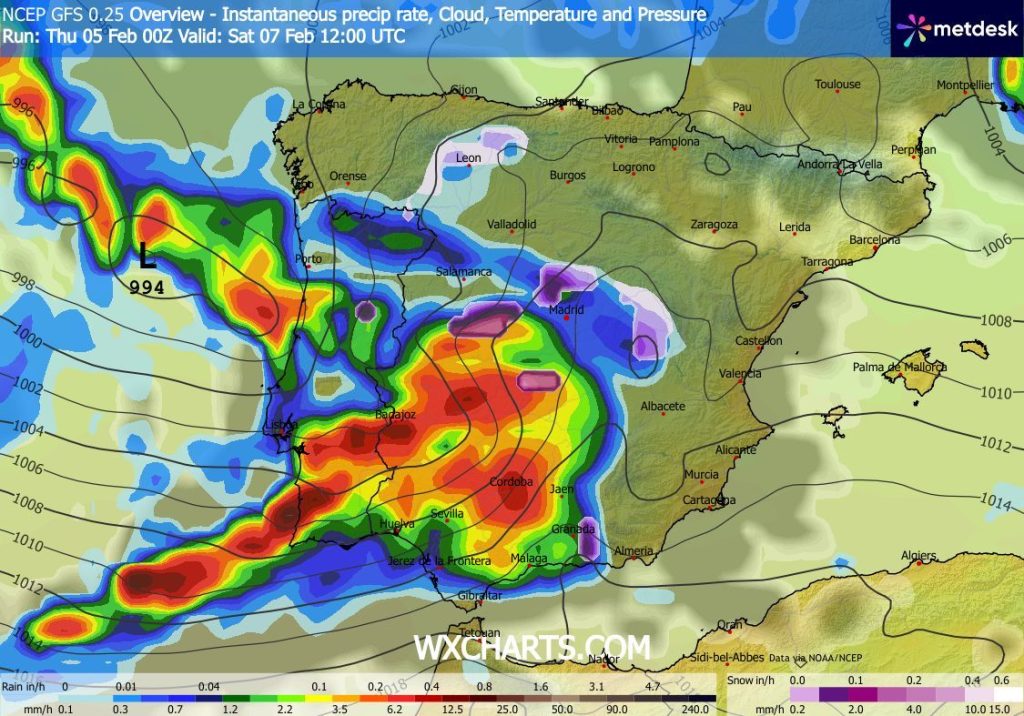 Situação muito complicada neste sábado, com muita chuva prevista principalmente a Sul