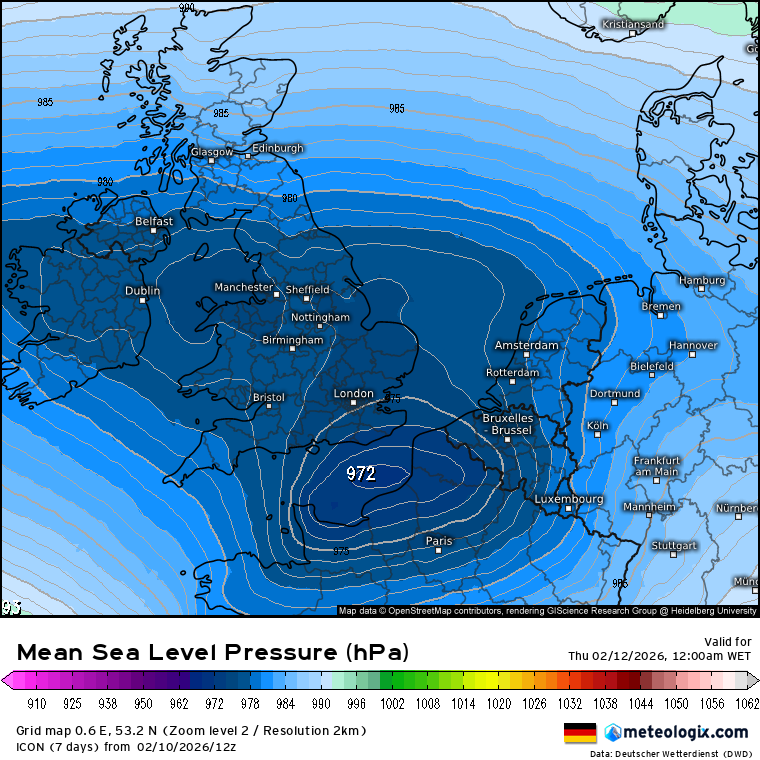 Pressão mínima central da tempestade Nils por volta de 972hPA - previsão ICON