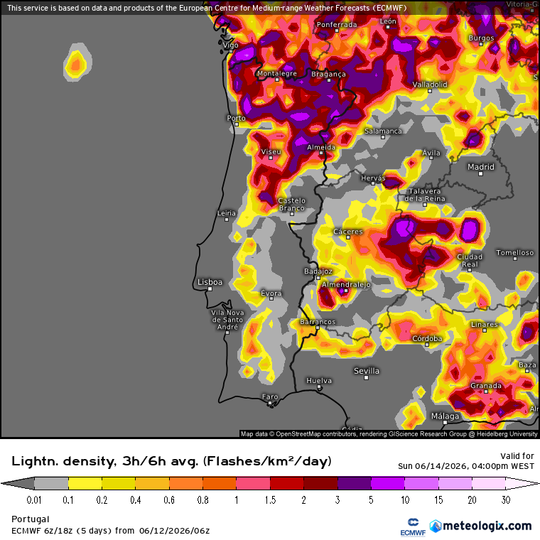 Densidade muito elevada de raios no domingo, previsões ECMWF