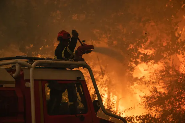 Fumo dos incêndios de Espanha vai chegar a Portugal com a lestada - Saiba as zonas afetadas, e os riscos associados Os incêndios em Espanha e França são os piores em pelo menos 80 anos